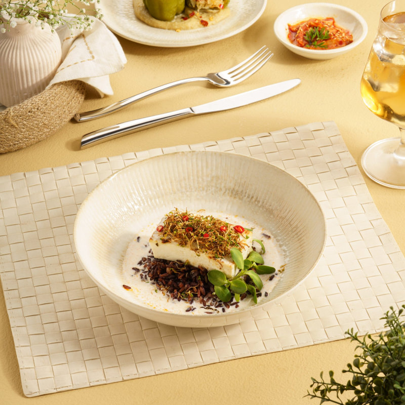 Assiette creuse en porcelaine Paros-Shell Va au micro-ondes et au lave-vaisselle, 8.3x8.3x1.97"
