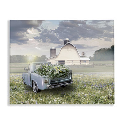 Art mural en toile Sun Bleached Barn & Truck, design par Nan