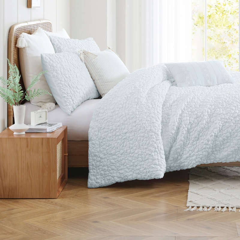 White Full/Queen Microfiber Floral Comforter Set