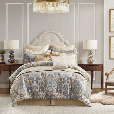 Luxurious Chenille Jacquard Comforter Set With Royal Patterns, King Size, For Elegant And Comfortable Sleep