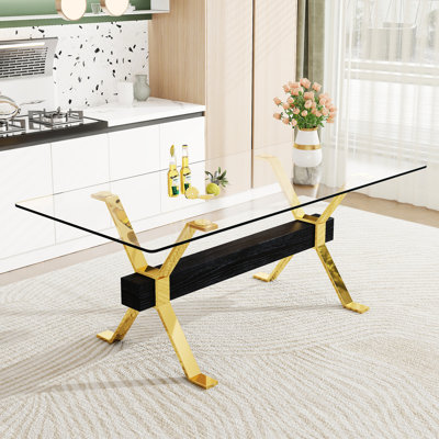 Grande table élégante avec plateau en verre trempé, barre transversale et pieds en métal pour les espaces de repas à domicile