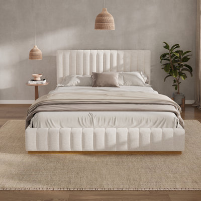 Structure de lit très grand beige avec tête de lit rembourrée en lin et base en bois massif