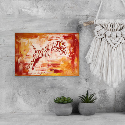 Peinture abstraite d'un tigre bondissant dans des tons chauds de rouge, orange et jaune