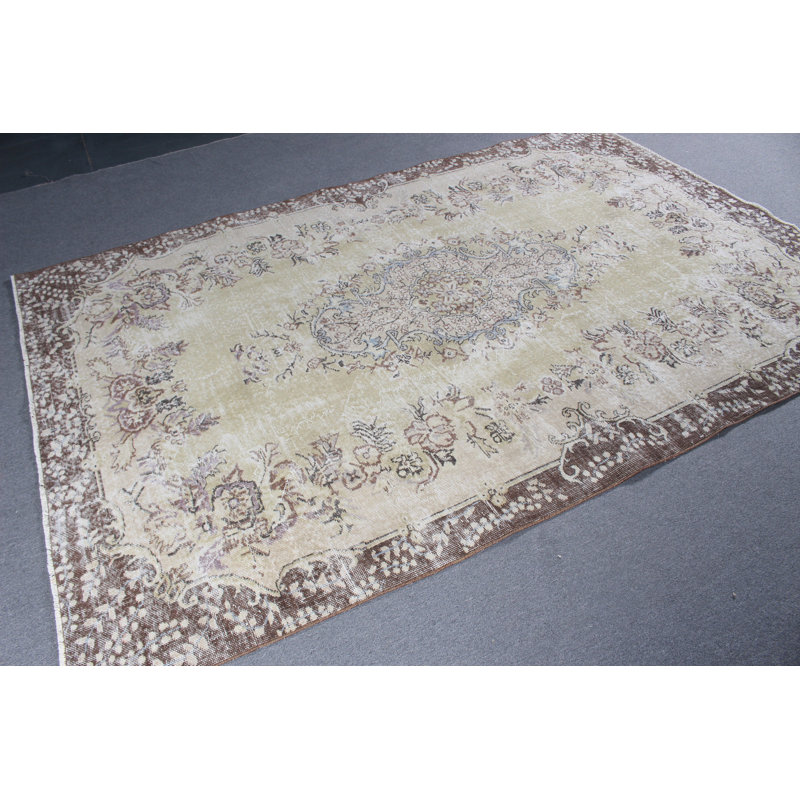 Grand tapis turc beige Oushak rétro pour salle à manger dans des tons neutres avec un motif complexe et une texture moelleuse pour des espaces confortables