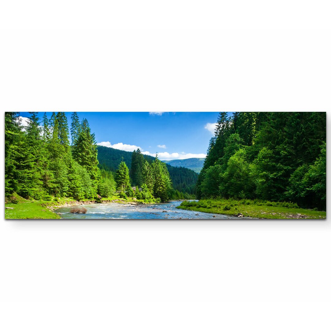 Leinwandbild Wunderschöne Landschaft mit Bergen, Wald und Bach