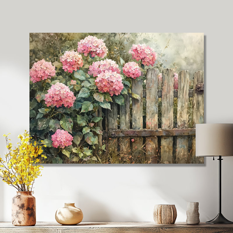 «Hydrangeas by the Farmhouse Gate II - Hydrangea», art mural métallique traditionnel, H 24 po x l 32 po