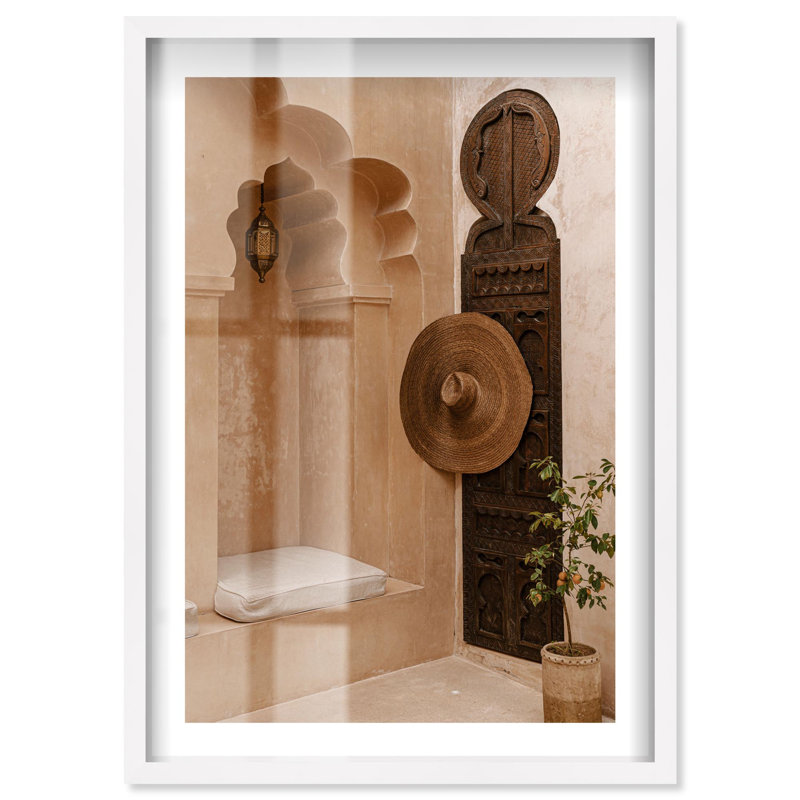 «Corner in Marrakech Shadowbox Print», photographie de mode par Notoriart, cadre blanc, 16 x 24, H 25 po x l 17 po
