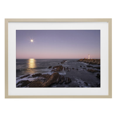 Moon Moon Coastline, reproduction encadrée sous verre, design par Shelley Carlisle