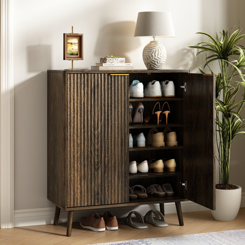 Armoire de rangement pour chaussures 24 paires avec 2 portes cannelées, tablettes réglables, Bois brun foncé