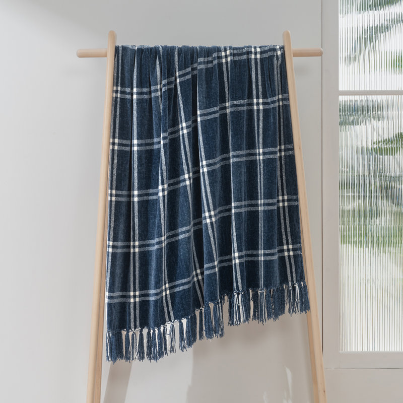 Jeté en chenille douce, L 60 po x l 50 po, Bleu marine / écossais blanc