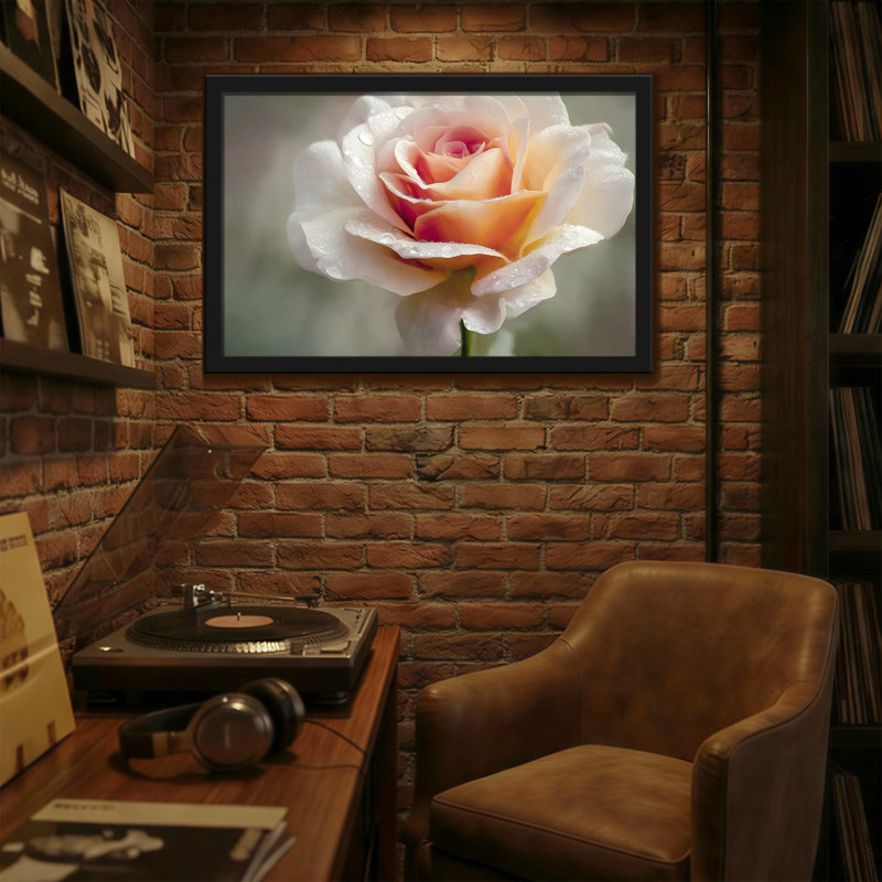 Plantes et fleurs rose tendre avec gouttes de rosée, H 16 po x l 24 po