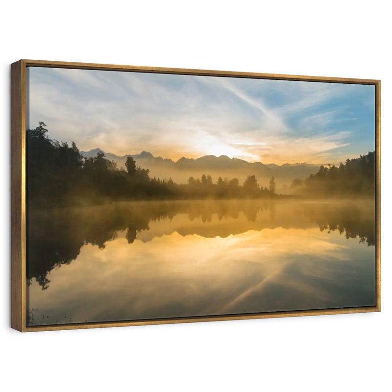 Vue du coucher du soleil sur le lac Matheson, Cadre flottant doré, 37 po x 25 po
