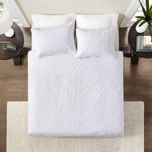 Reversible Quilt For King/ King - White Color, Versatile Bedding Choice, Pre-Washed Cotton Filling, Decorative Quilting And Shams All Bedding, Interior, Appealing With
