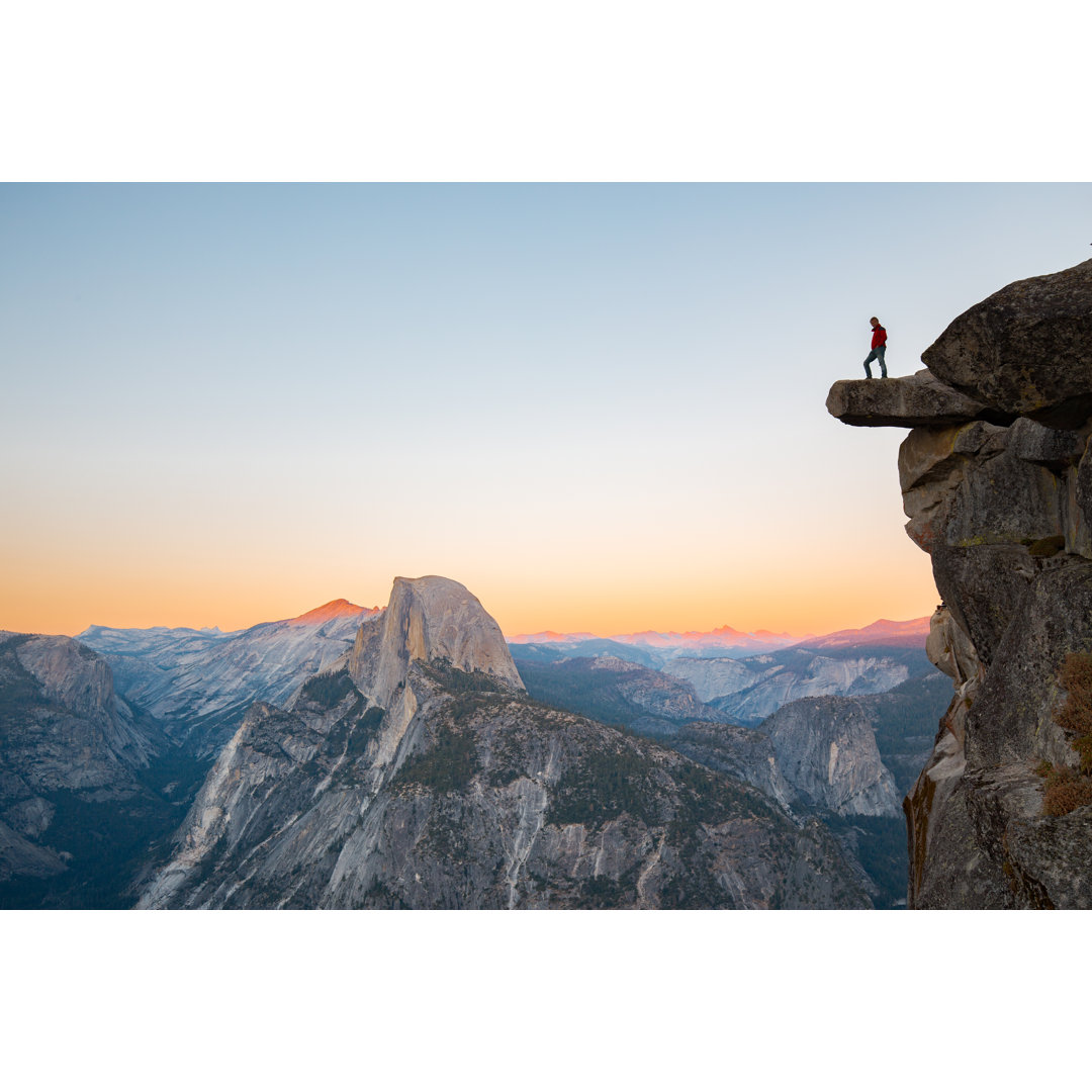 Leinwandbild Wanderer im Yosemite-Nationalpark, Kalifornien, USA