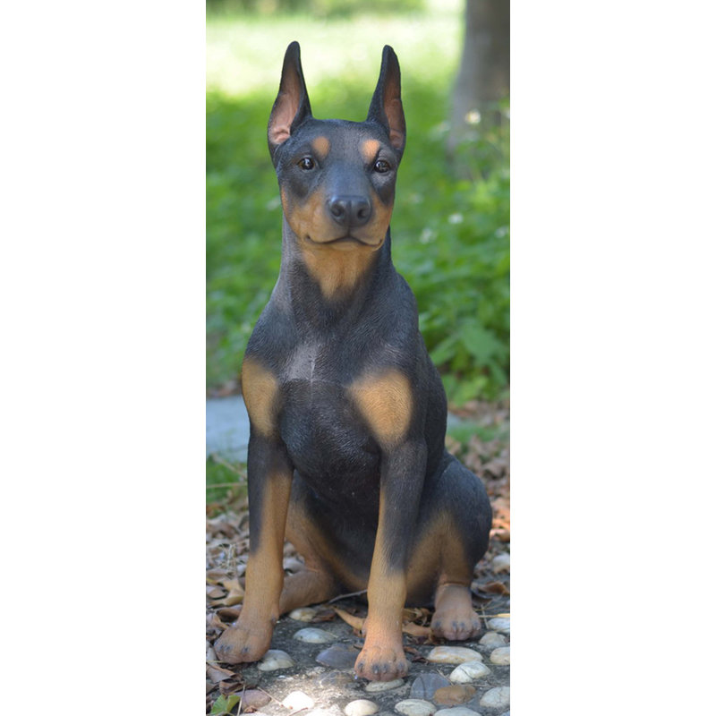 Statue de chien Doberman pinscher assis