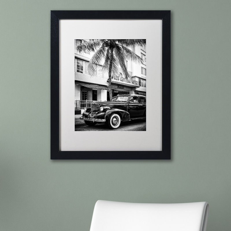 « classic car miami beach » par phillippe hugonnard,, reproduction de photo sur toile encadrée, H 20 po x l 16 po x P 0,5 po