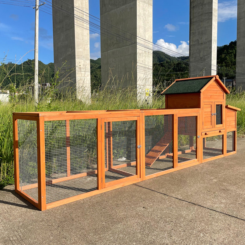 Poulailler - Spacieux et confortable. Pour 2 à 4 poules. Matériau en bois, 122 po Longue x 26 de large 44,5 de haut. Rampe facile d'accès. Portes verrouillables sécuritaires. Nettoyage sans effort avec le plateau. Dédié