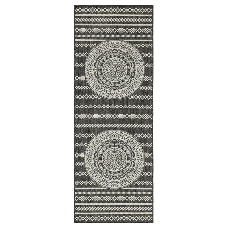 Indoor/Outdoor Area Rug, Runner 2'7" x 7'3"