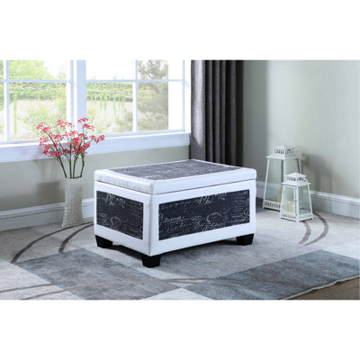 Cuir retravaillé de 19 po de hauteur pour deux places assises - aspect bleu et blanc d'antan. Rangement supplémentaire de 12 po x 12 po x 16,5 po. Pieds de 28 po x 21 po x 11,5 po. Charnières à double soulèvement de 3,25 po x 3,25 po x 3 po. Cuir microfabrique. Nettoyer avec de l'humidité