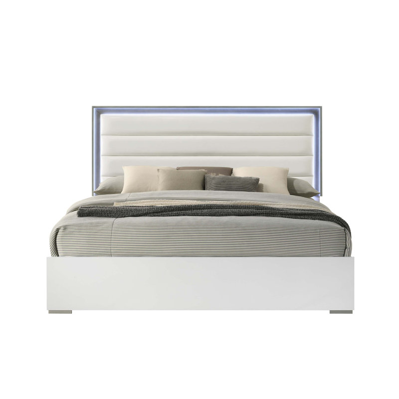 Lit double contemporain avec tête de lit à DEL et fabrication en bois, offrant un mélange de style moderne et de confort pour votre chambre à coucher.