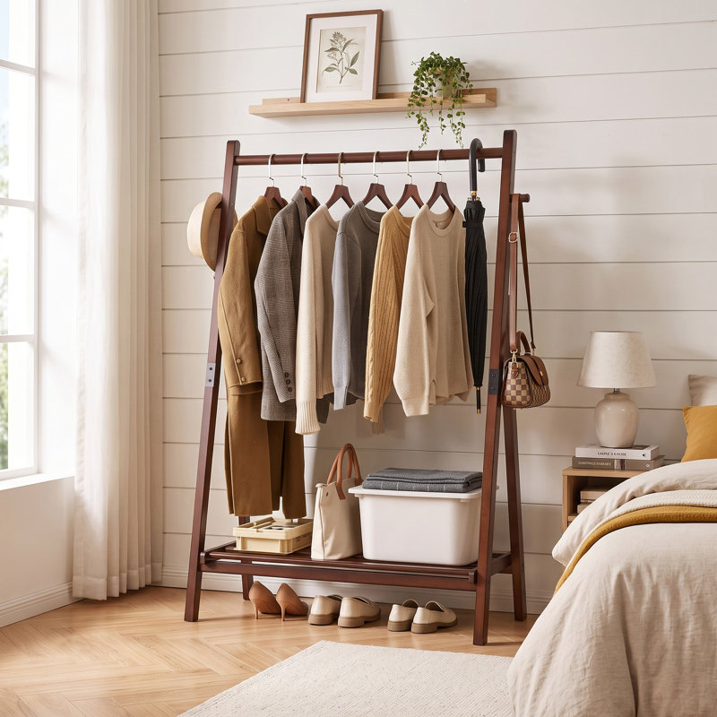 Support à vêtements robuste à structure en A avec tablette et crochets latéraux - Support à vêtements classique en pin au fini noyer pour chambre à coucher ou entrée
