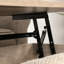 Table basse à plateau relevable, couleur brune, rangement caché, tablettes ouvertes, surface brune, fini partout, placement polyvalent