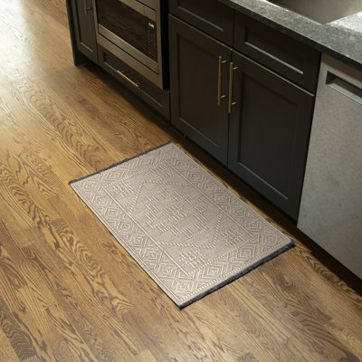 Tapis brun lavable à la machine Breleigh