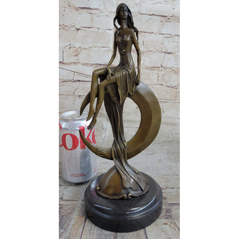 Figurine signée Mavchi Vénus sur la lune