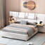 Grand lit tapissier en velours beige