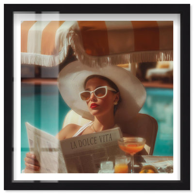 «Woman Enjoying the Poolside Shadowbox», art italien rétro par Notoriart, cadre noir, 20 x 20