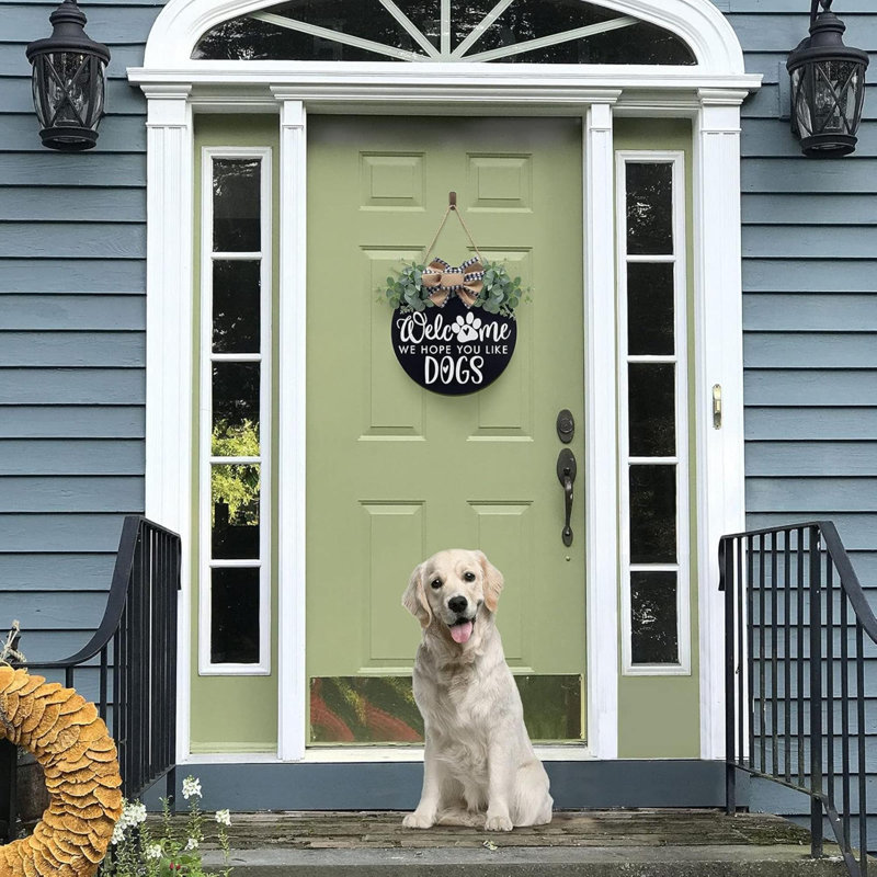 Panneau de porte «Welcome We Hope You Like Dogs» pour porte de porche avec feuilles d'eucalyptus et arc Buffalo - Welcome