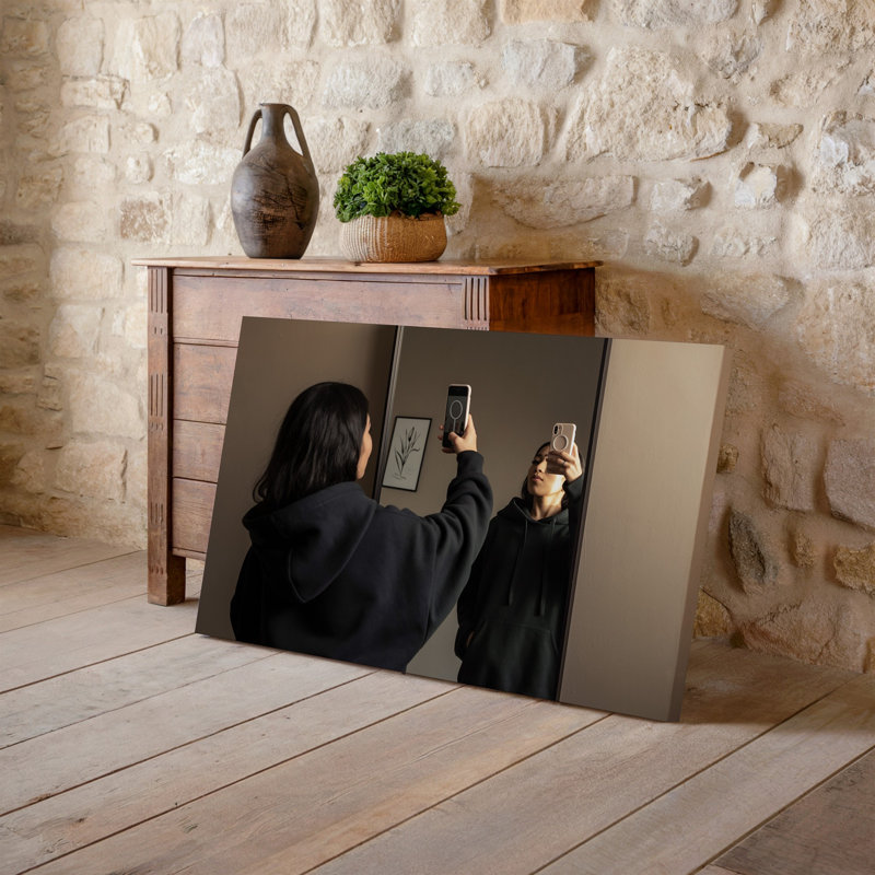 Toile, Une jeune femme se tient devant un miroir, art mural, H 11 po x l 14 po