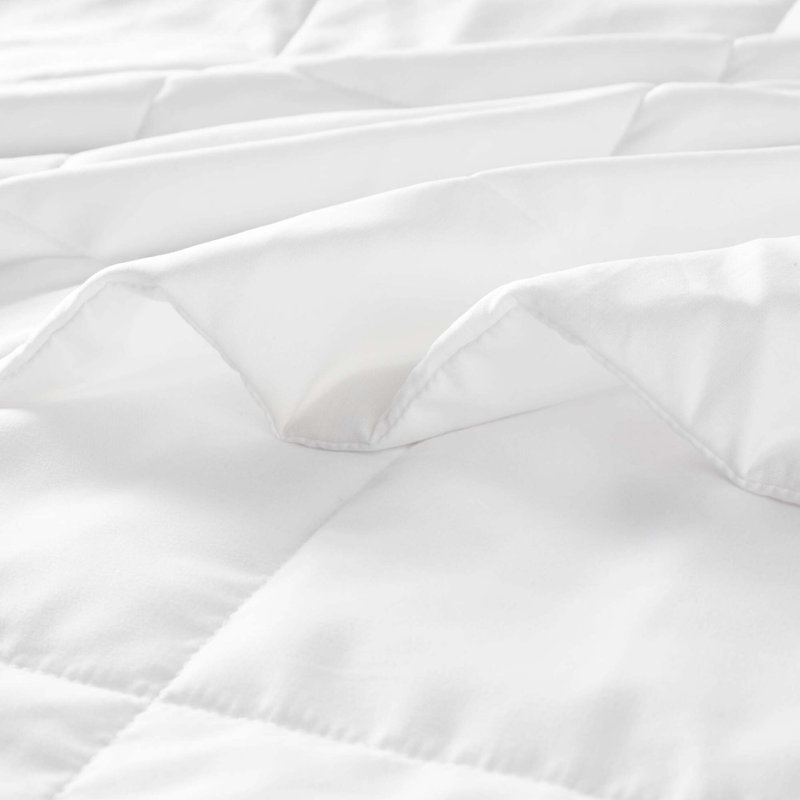 Down Alternative Blanket White Twin, 68" L x 90" W