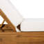 Élégante chaise longue de patio en bois d'acacia, coussin crème, utilisation extérieure moderne