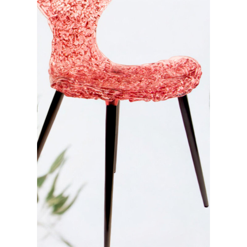 Innovative Chair – Fluid Design With Lighting Reflections And Bold Color Options