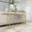 Console de salon à structure géométrique en métal doré avec plateau en quadrilobe et plateau en verre