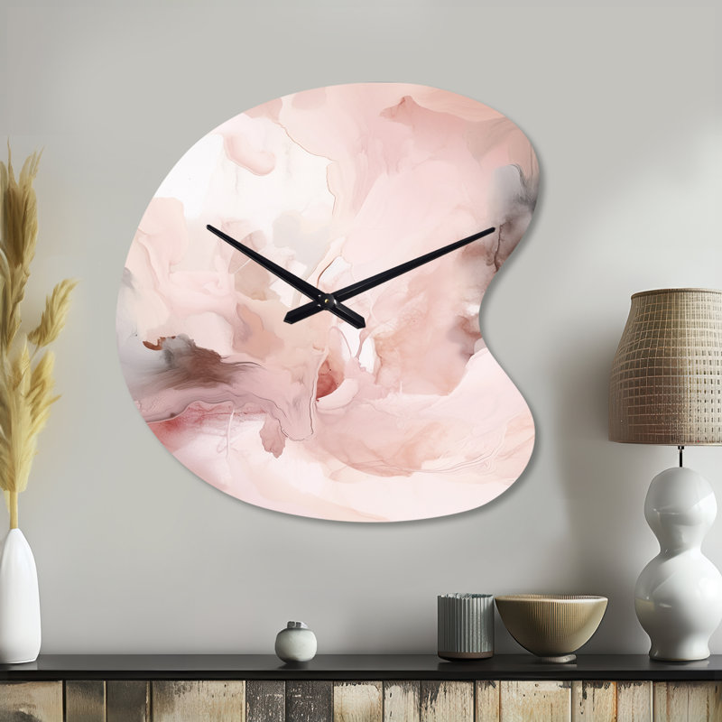 Horloge murale asymétrique en métal rose délicat et abstrait III - horloge murale moderne en métal, Petit