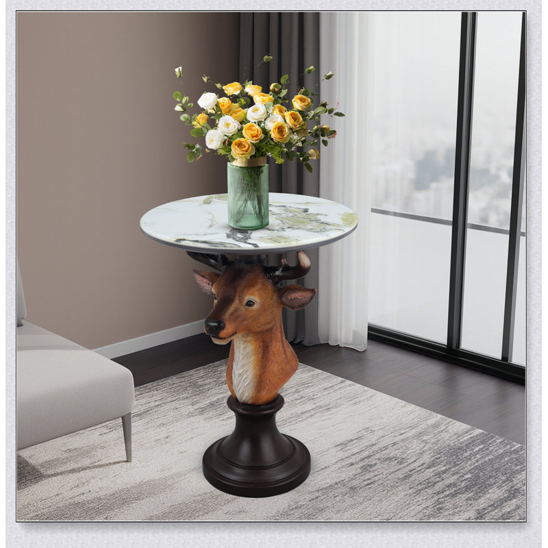Élégante table d'appoint à tête de cerf avec une expression naturelle, parfaite pour rehausser le décor du salon et ajouter une touche de nature