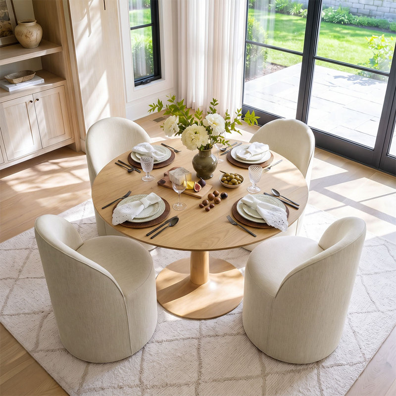 Ensemble table et chaises de salle à manger pour 4 personnes avec table ronde et 4 chaises pivotantes en tissu rembourré.