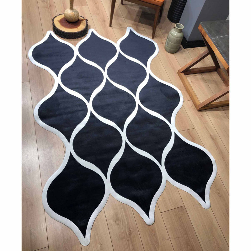 Tapis noir / ivoire en polyester tissé à la machine 4 pi 7 po x 6 pi 7 po Novelty Carty