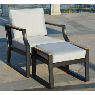 Chaise de patio avec coussin et repose-pieds Gisan (ensemble de 2)