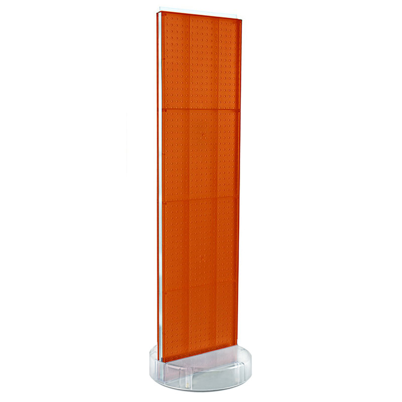 Présentoir de plancher en carton perforé à deux côtés sur une base de studio ronde et pivotante: support à roulettes. Taille du panneau: l 16 po x H 60 po