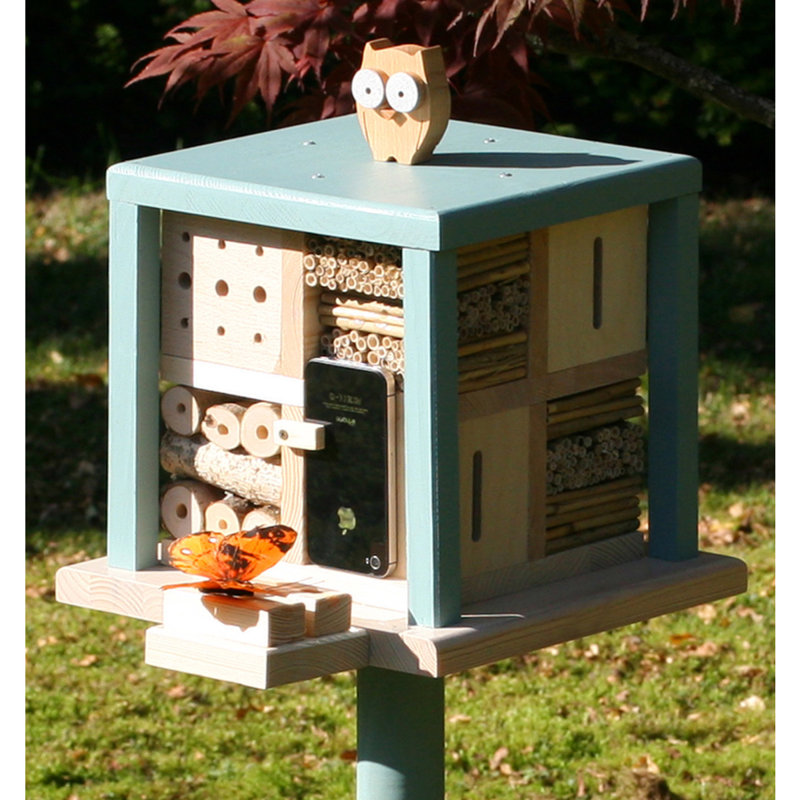 Allesse Free Standing Bumblebee House