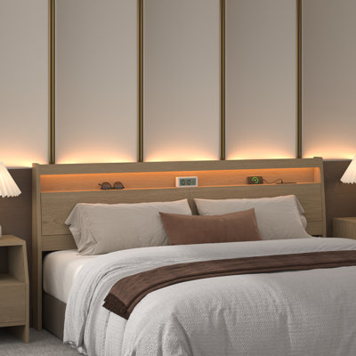 tête de lit avec rangement avec tablettes lumineuses à DEL, prises de courant, ports USB et fente de plinthe