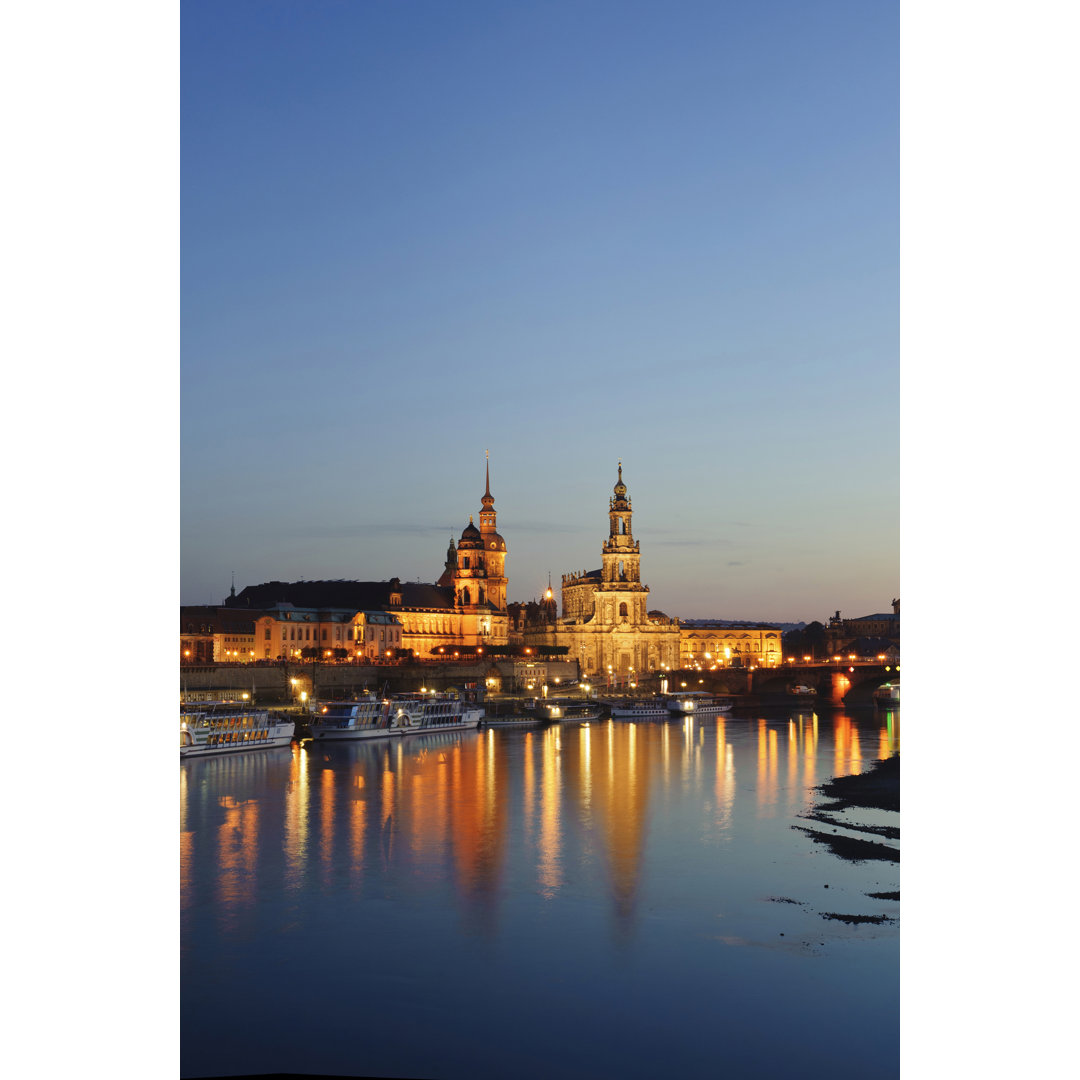 Dresden Stadt in der Nacht von Spaceport9 - Drucken