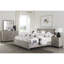 Lit gris attrayant et grand lit en bois