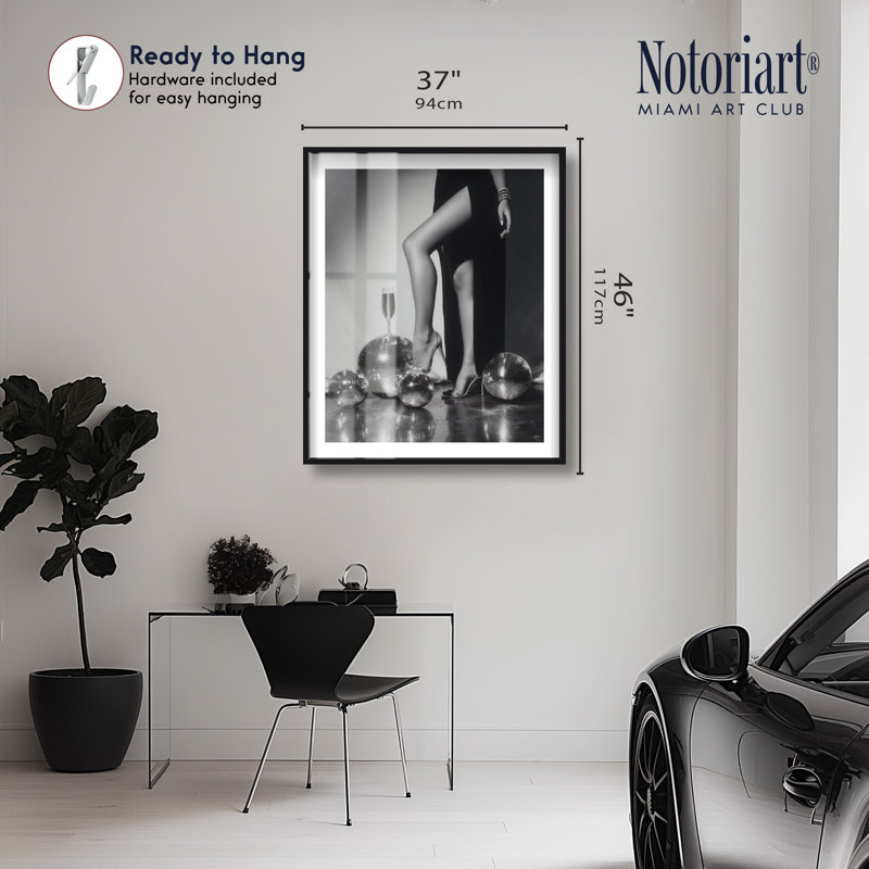 «Disco Diva I Shadowbox Print», art mural par Notoriart, cadre noir, 36 x 45, H 46 po x l 37 po, Black Frame