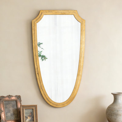 Miroir mural 24 po x 46 po en forme de bouclier avec cadre doré brillant pour décoration intérieure contemporaine