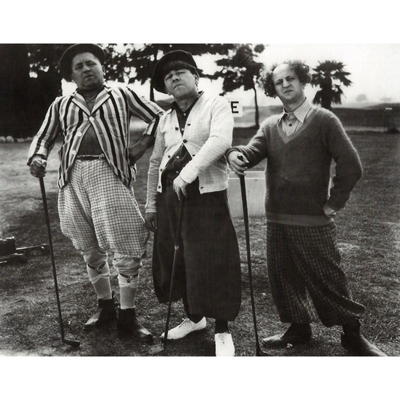 Trois golfeurs avec un ami, H 14 po x l 18 po
