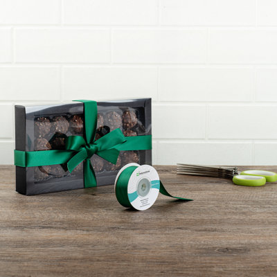 Restaurantware Satin Ribbon - 10 Roll Case - 10 Yard x 1 Inch - Single Face Wedding Ribbon - Smooth Finish - Green Decorative Sewing Ribbon For Crafts